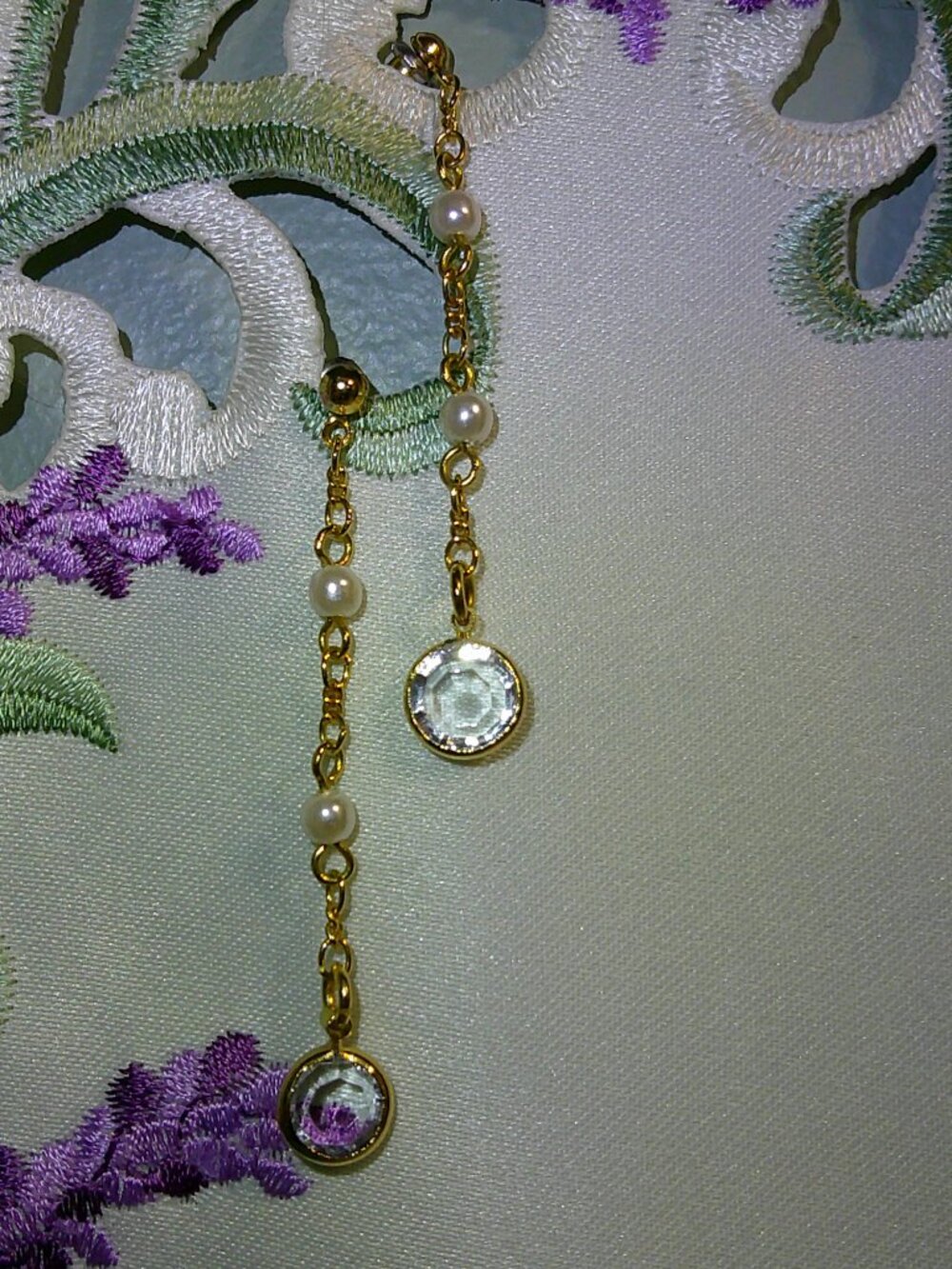 Faux White Pearl w Round Faceted Clear Rhinestone Gold Tone Dangle Earrings